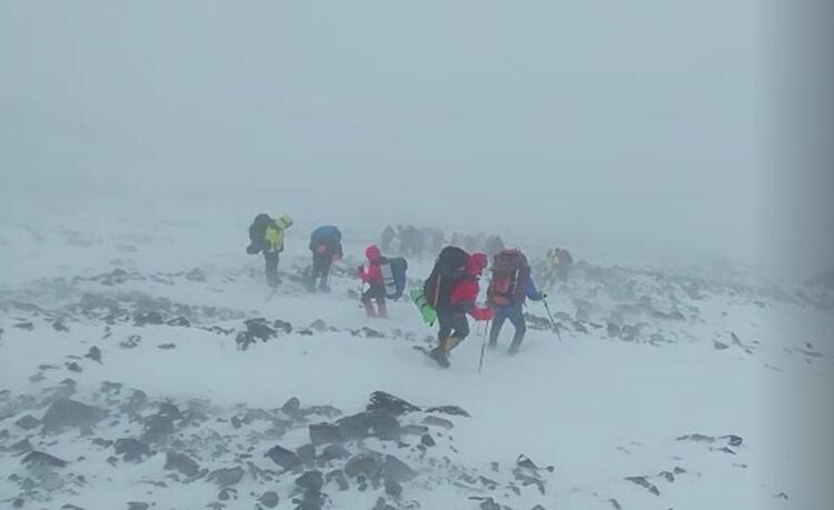 İranlı dağcılar Ağrı Dağı’nda ölümden döndü