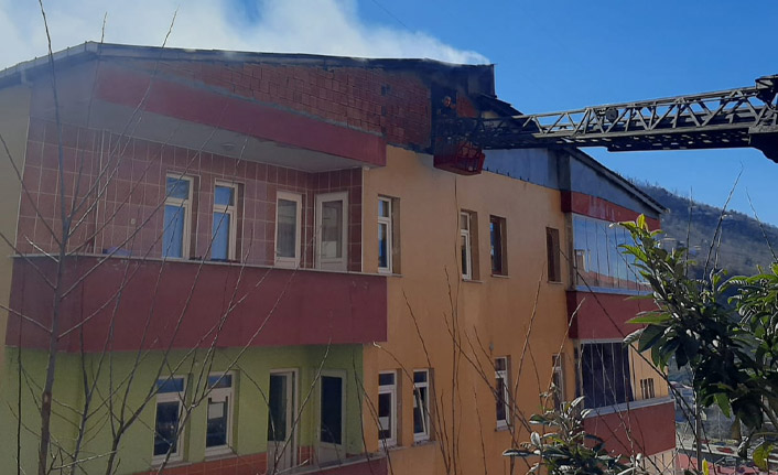 Trabzon'da çatı yangını
