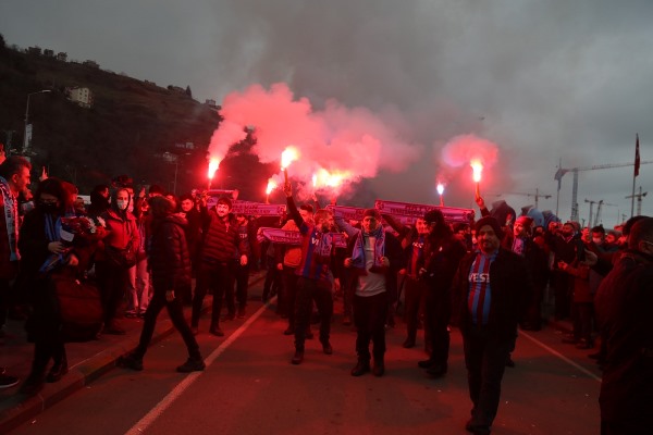 “Artvin Trabzonspor Sevdalıları’ndan” takımlarına muhteşem destek 