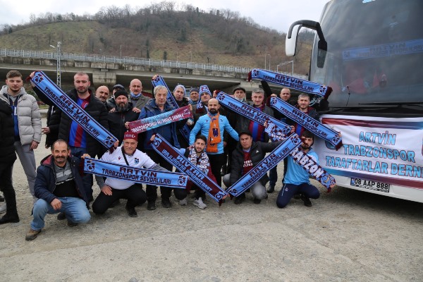 “Artvin Trabzonspor Sevdalıları’ndan” takımlarına muhteşem destek 