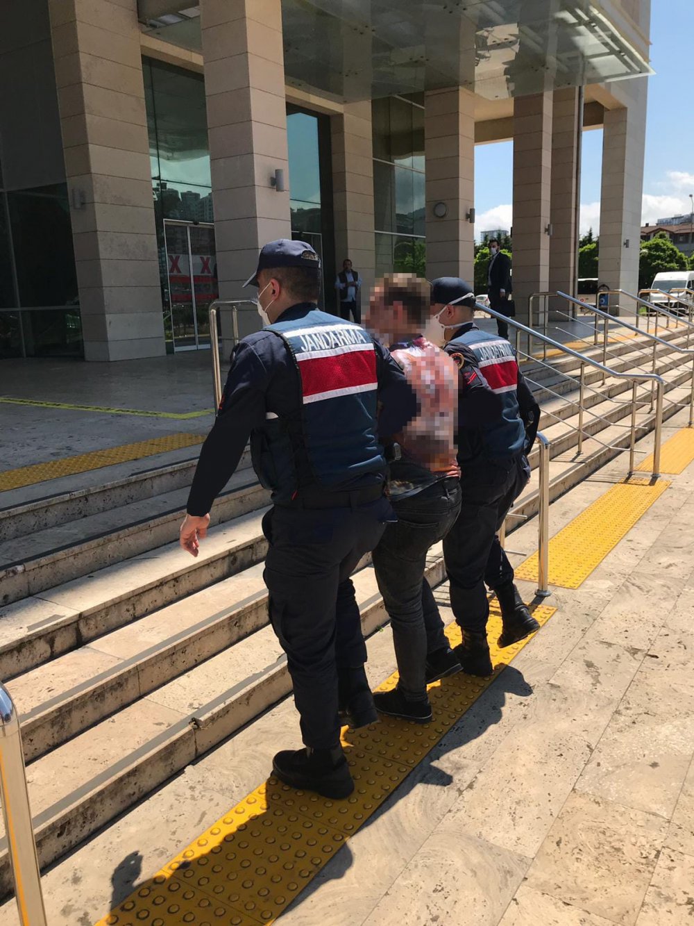 Trabzon’da önce güvenlik kamerasına sonda Jandarma ekiplerine yakalandılar