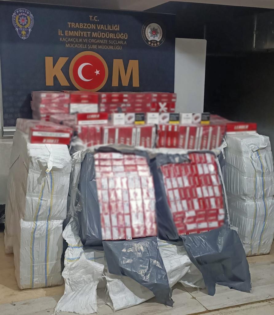 Trabzon’da tırda arama! 25 Bin 500 paket sigara yakalandı