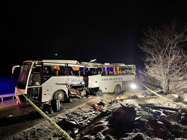 İstanbul'dan Trabzon'a giden otobüs kaza yaptı! 2 ölü 27 yaralı