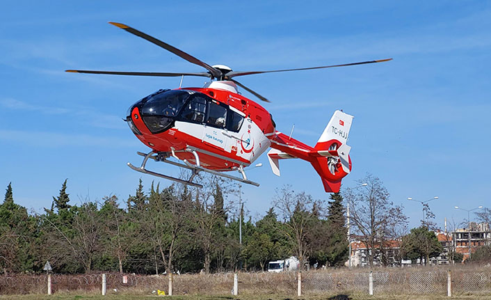 Avcının kazara vurduğu çiftçi ambulans helikopterle hastaneye yetiştirildi