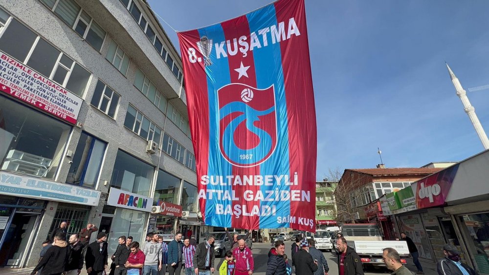 Türkiye Trabzonspor bayrakları ile donatılıyor
