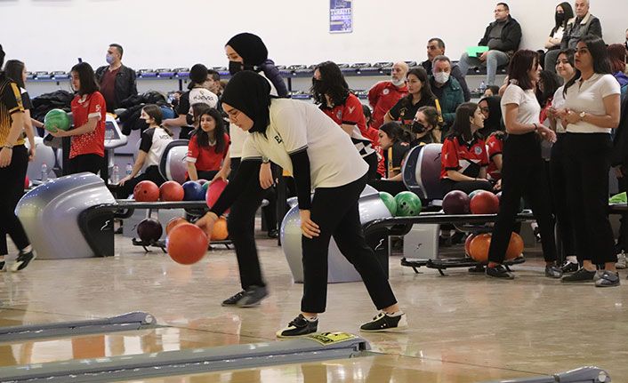 Türkiye'nin en büyük bowling salonunda şampiyona heyecanı