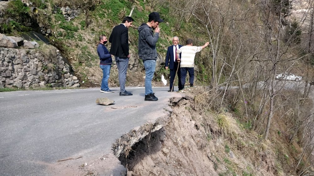 Trabzon'da Belediye başkanı basına bilgi veren mağdur vatandaşın yakasına yapıştı