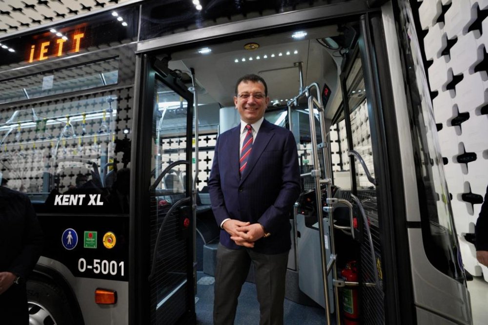 Ekrem İmamoğlu kentin yeni metrobüs aracını test etti: “Cumhurbaşkanlığı onayını heyecanla bekliyoruz”
