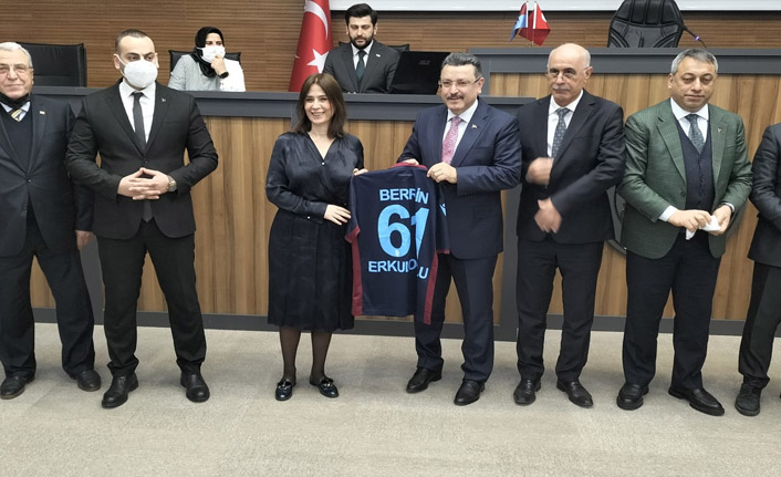 Mecliste Trabzonspor forması dağıtıldı