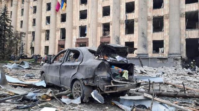 Rusya Harkov belediye binasını böyle vurdu! O anlar kamerada