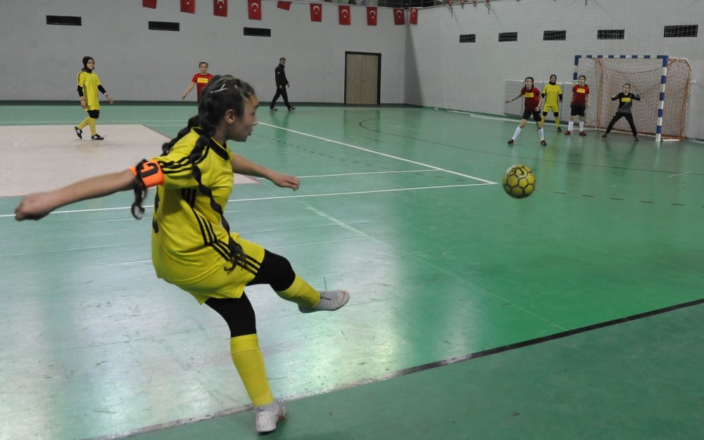 Trabzon'da Futsal Yıldız Kızlarda zirvenin sahibi, Ata Ortaokulu oldu