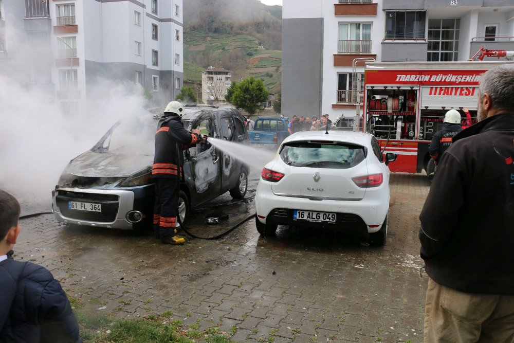 Trabzon'da çalıştırılmak istenen araç alev aldı