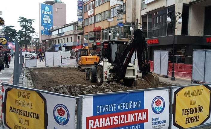 Trabzon’da Maraş Caddesi trafiğe kapatıldı