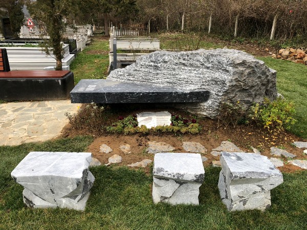 Özkan Sümer’in kabri anıt mezara dönüştürüldü