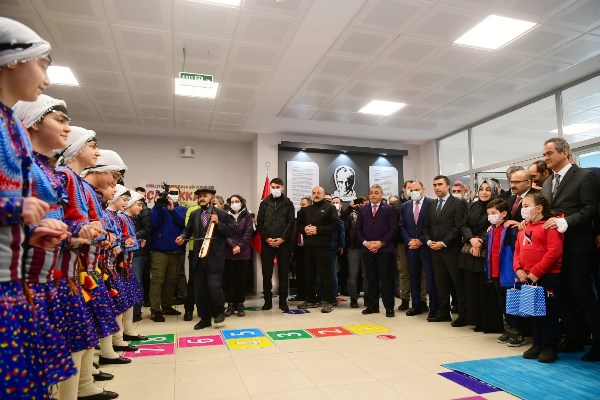 Bakan Özer Trabzon'da Hami Yıldırım İlkokulu'nu açtı