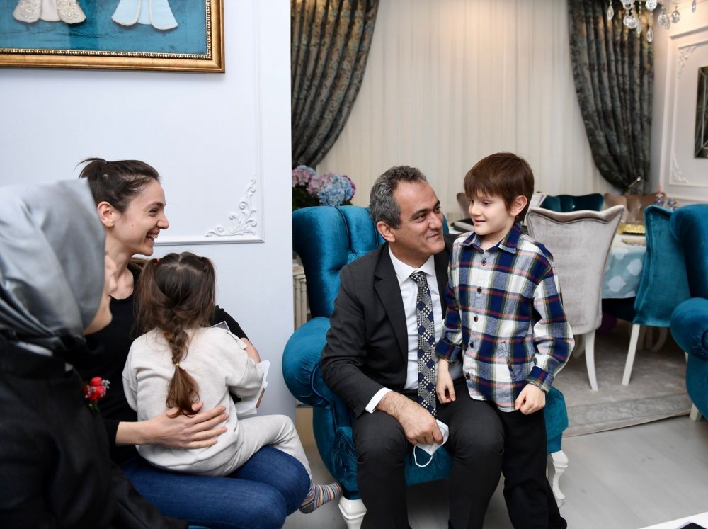 Bakan Özer'den Trabzon'da sürpriz ziyaret