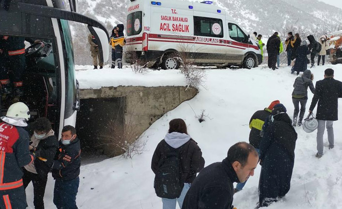 Trabzon'dan yola çıkan otobüs Gümüşhane'de kaza yaptı