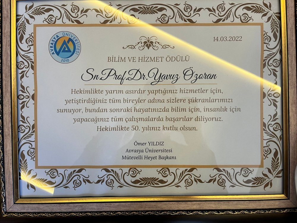 Avrasya Üniversitesi'nden Tıp Bayramı'nda ödül