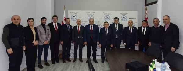 Trabzon heyeti Batum'da! İşbirliği fırsatları görüşüldü