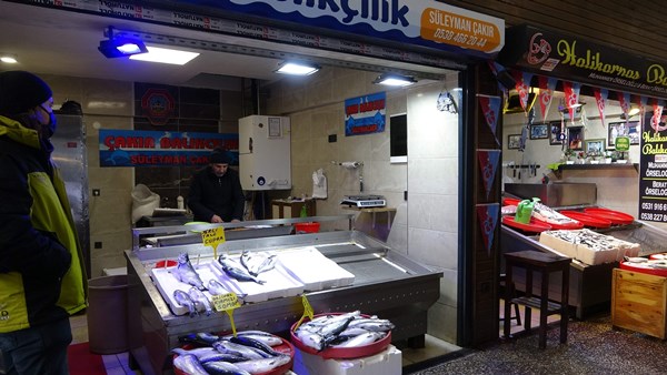 Kar yağışı Trabzon'da balık fiyatlarını uçurdu