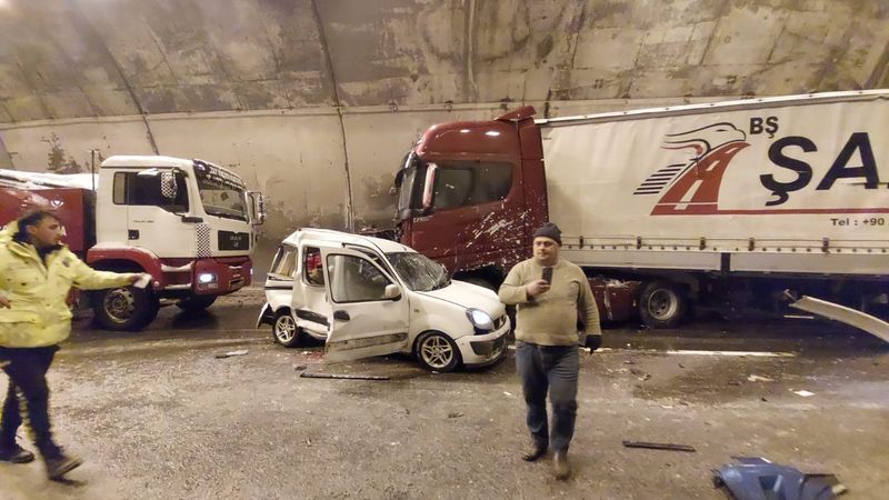 Bolu Dağı Tüneli’nde 18 araç çarpıştı: 31 yaralı