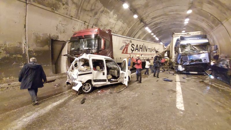 Bolu Dağı Tüneli’nde 18 araç çarpıştı: 31 yaralı