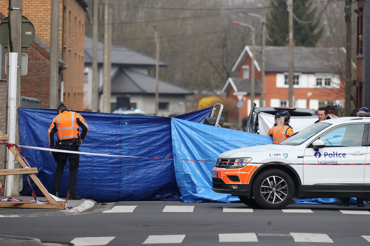 Belçika'da insanların arasına araç daldı! 6 ölü