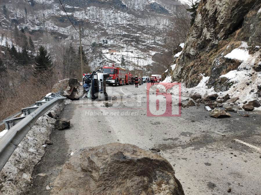 Trabzon’da feci olay! Aracın üzerine kaya düştü 4 ölü