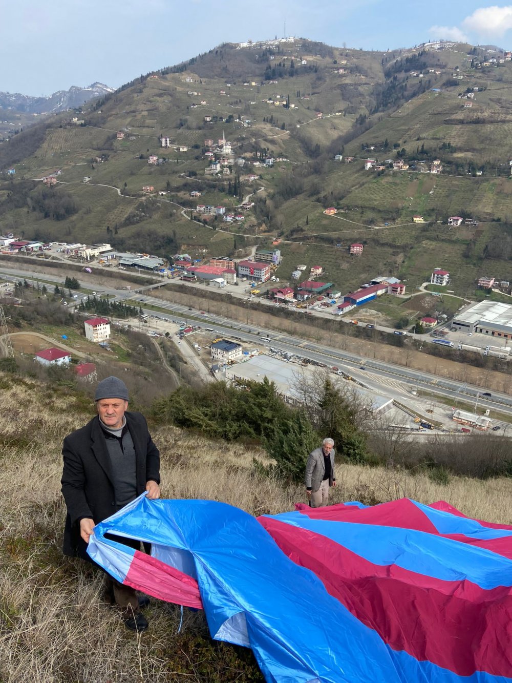 Anifalılardan 61 metrelik Trabzonspor bayrağı