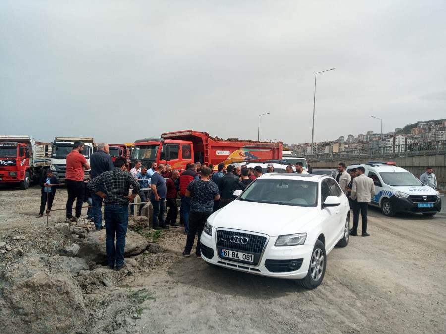 Trabzon’da Gülcemal dolgu döküm sahasında hafriyat krizi! Kamyoncular isyan etti