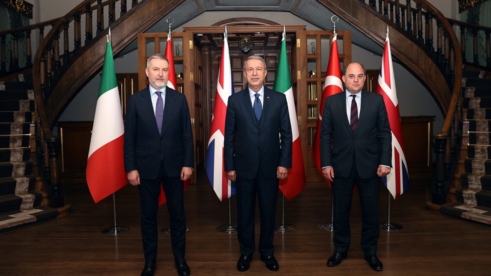 Türkiye, İtalya ve İngiltere savunma bakanları görüştü