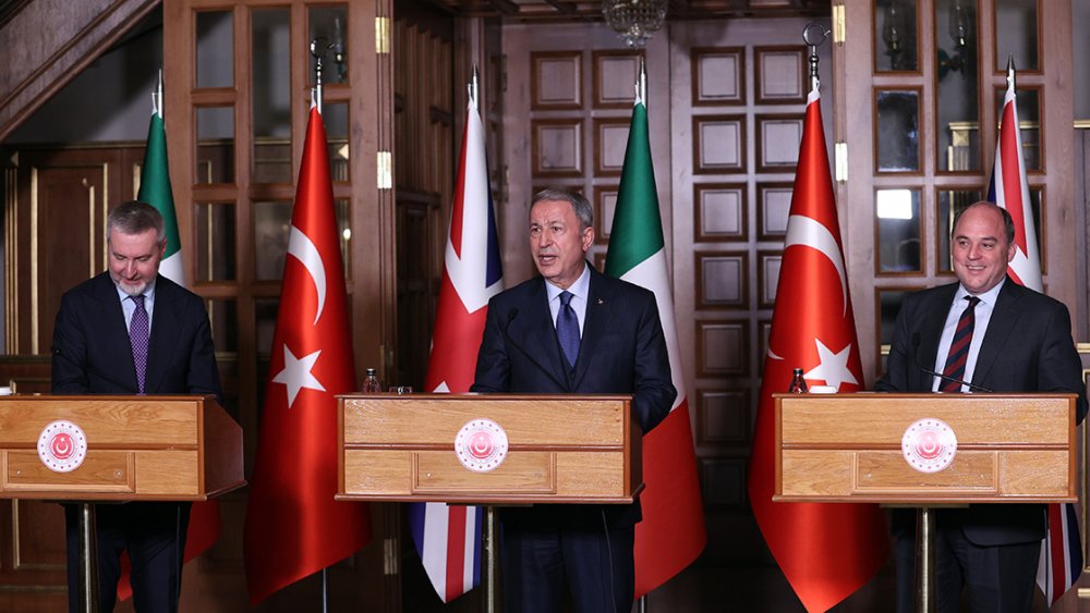 Türkiye, İtalya ve İngiltere savunma bakanları görüştü