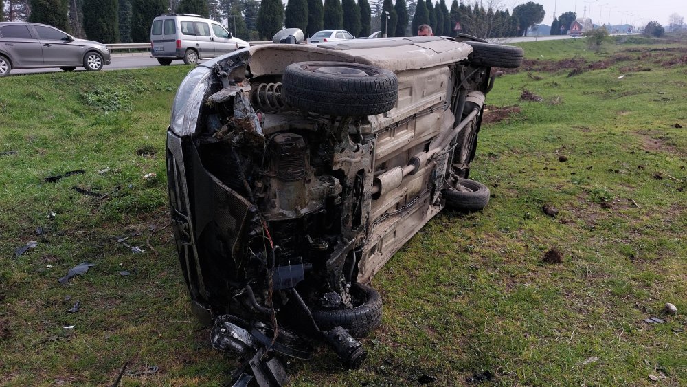 Samsun'da hafif ticari araç takla attı: 1 yaralı