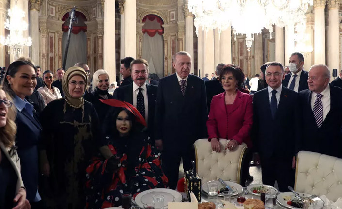  Cumhurbaşkanı Erdoğan'dan sanatçılarla iftar