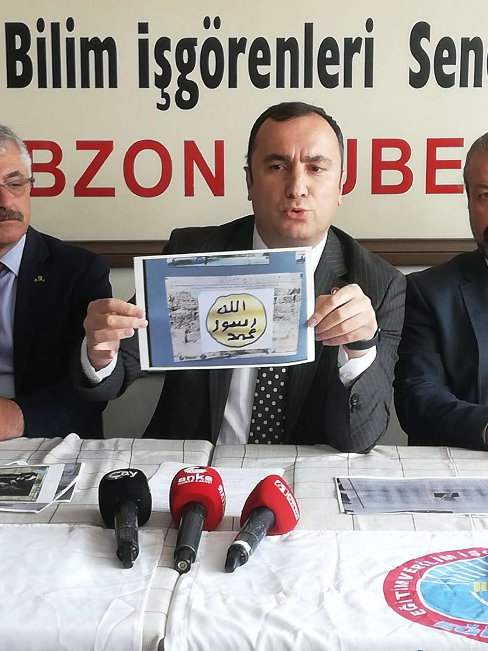 Trabzon'da okulda usulsüzlük iddiası! Vali ve Milli Eğitim Müdürünü ziyaret ettiler
