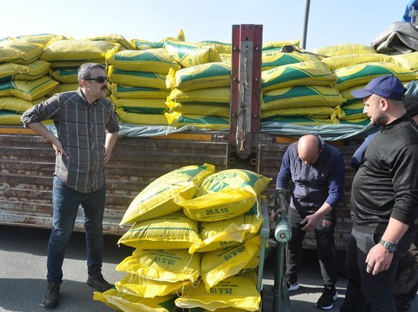 Rize'de mermer tozu iddiası sonrası gübre dağıtımı başladı