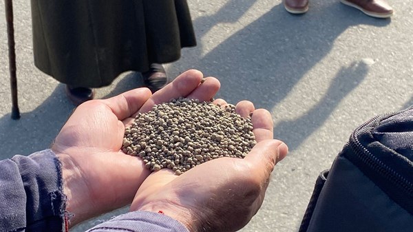 Rize'de mermer tozu iddiası sonrası gübre dağıtımı başladı