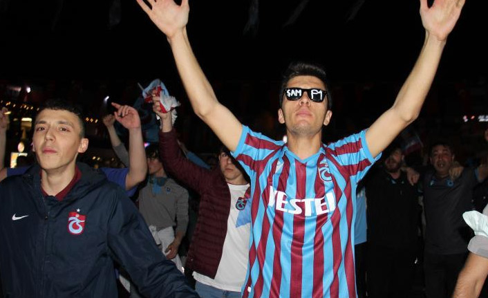 Aydın'da Trabzonspor bayrakları kapış kapış satıldı