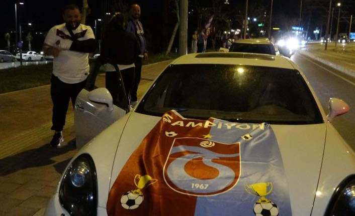 Trabzonsporlular'dan Antalya’da şampiyonluk kutlaması
