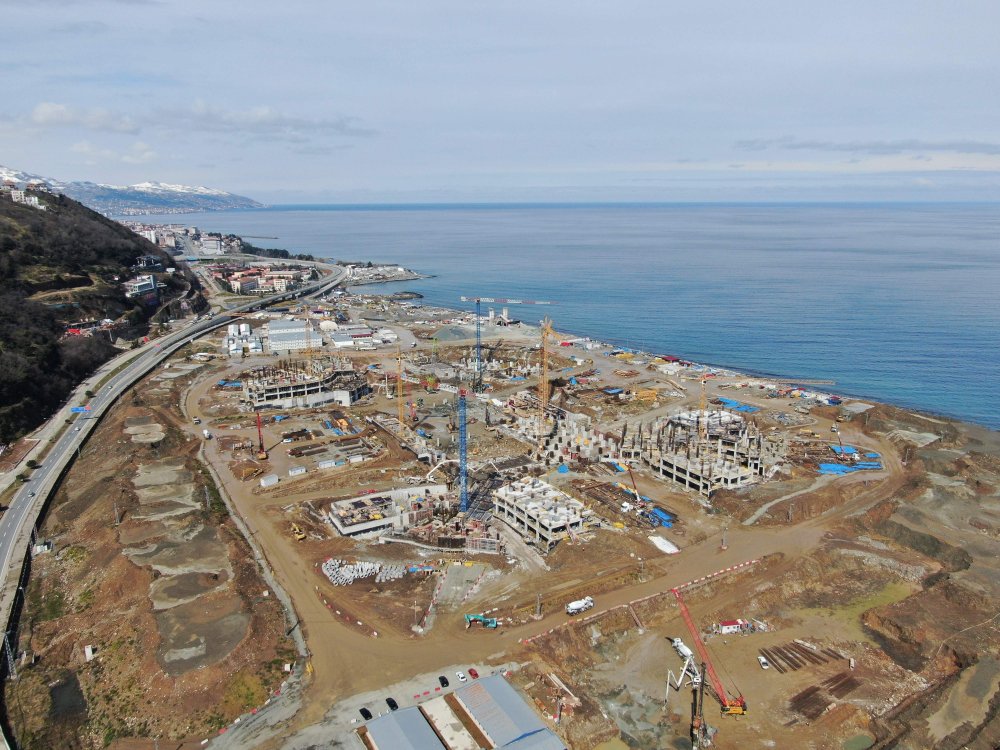 Trabzon Şehir Hastanesi inşaatı neden durdu? Maliyet mi, zemin mi?