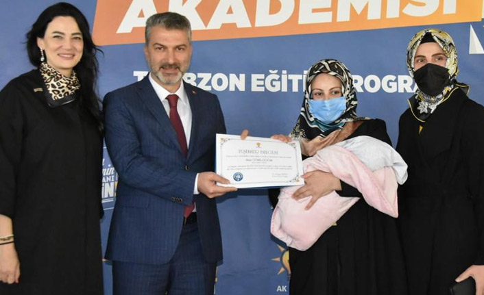 AK Parti Trabzon’da Teşkilat Akademisi Mahalle Programları Düzenlendi