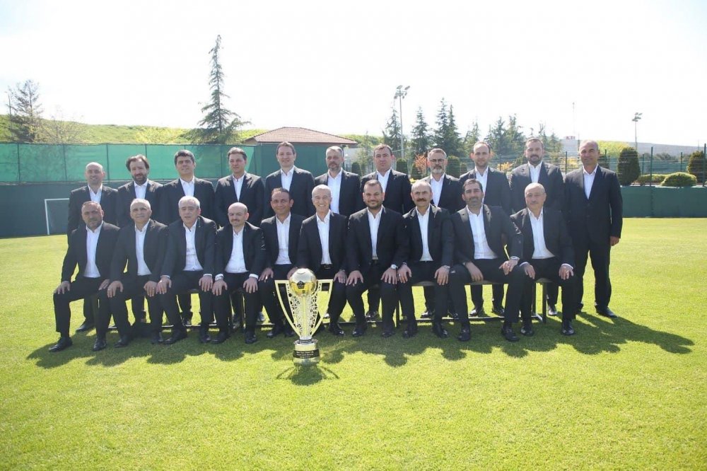Trabzonspor yönetiminden şampiyonluk pozu