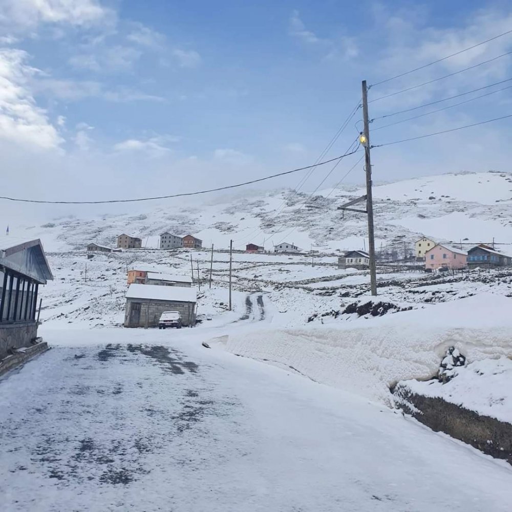 Trabzon'da mayıs karı devam ediyor