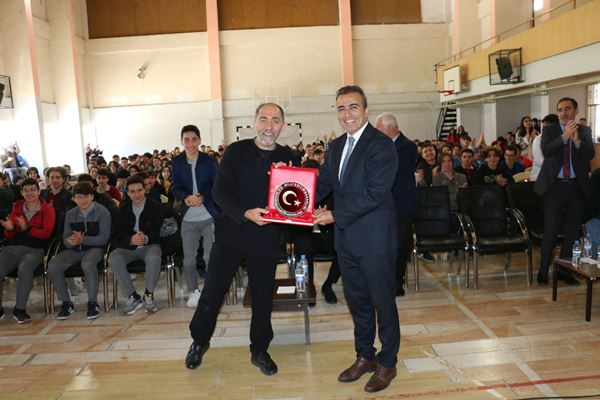 Trabzon'da "Şuurlu Gençlik" konferansı