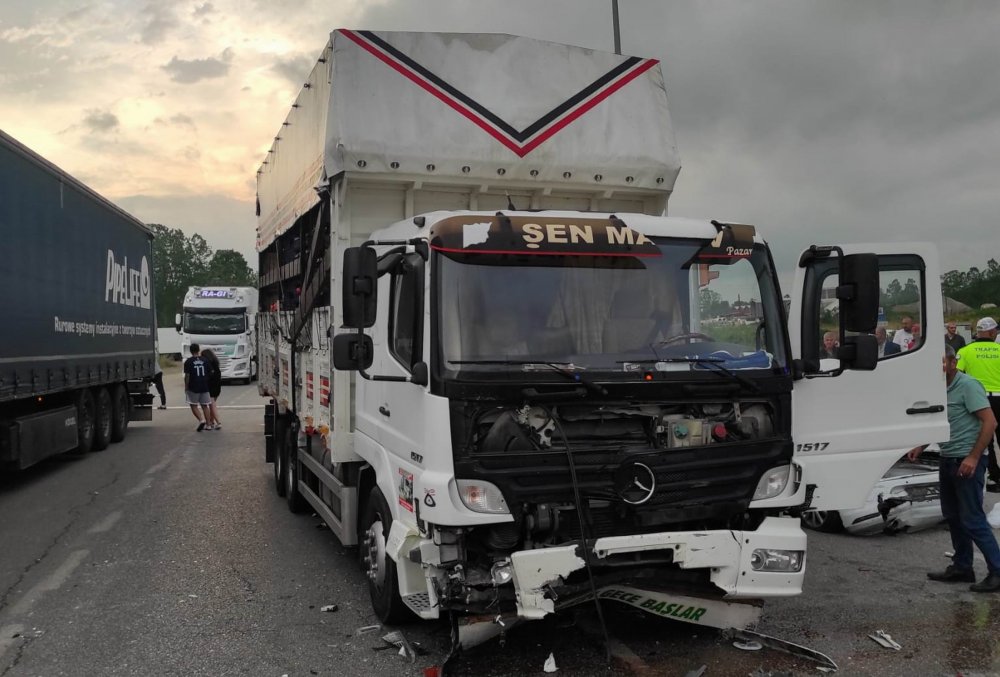 Samsun'da kamyon otomobillere çarptı! 1 ölü 2 yaralı