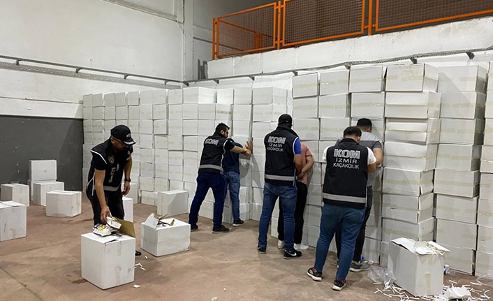 İzmir'de kaçakçılara operasyon düzenlendi