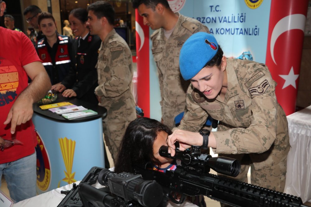 Trabzon'da Jandarma'nın etkinliği büyük ilgi gördü