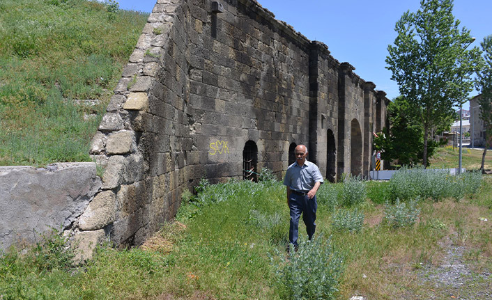 Erzurum'da defineciler 2 metrelik kuyu kazdı