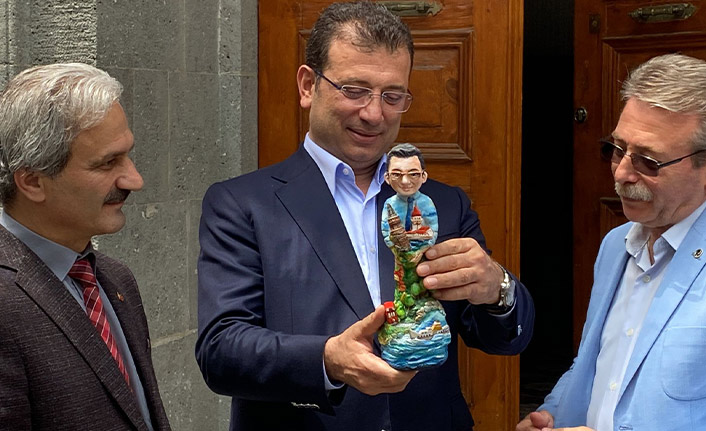 İBB Başkanı İmamoğlu Trabzon Sanatevi'ni ziyaret etti