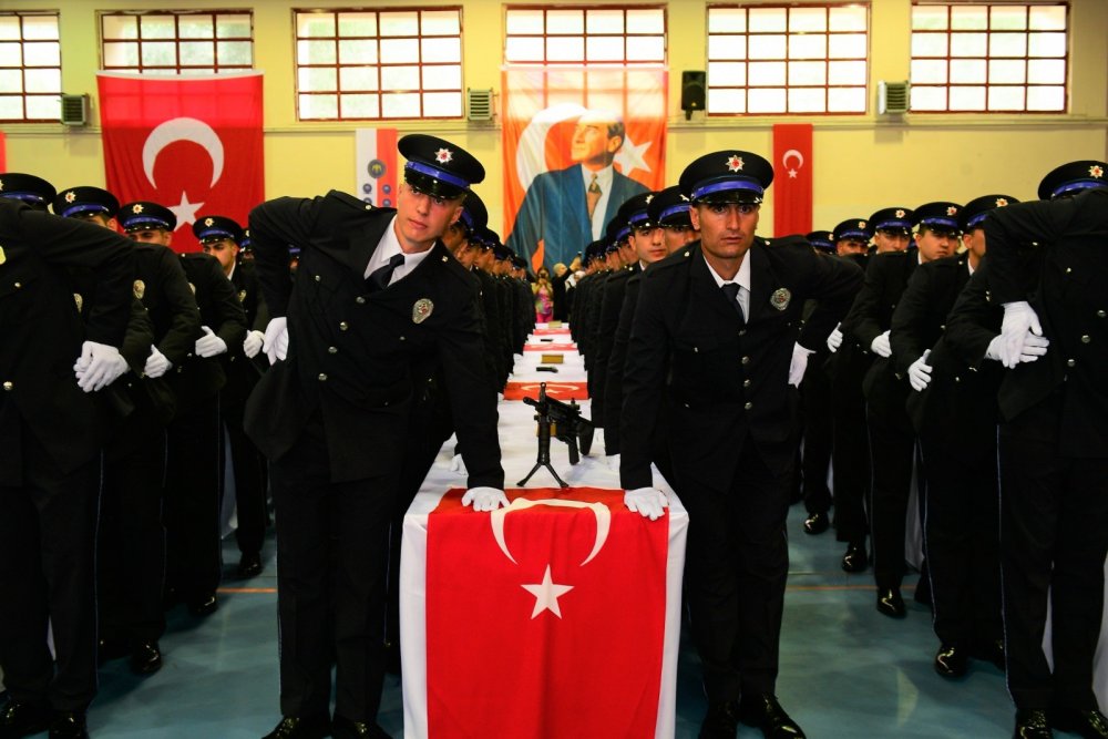 Trabzon'da Polis Akademisinde mezuniyet heyecanı